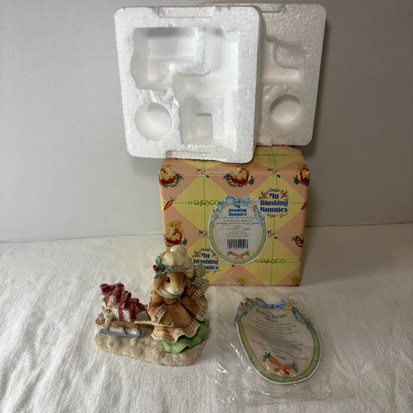 My Blushing Bunnies "The Gift Of Friendship Is Never Far Behind" Figurine#178640 - Picture 1 of 6
